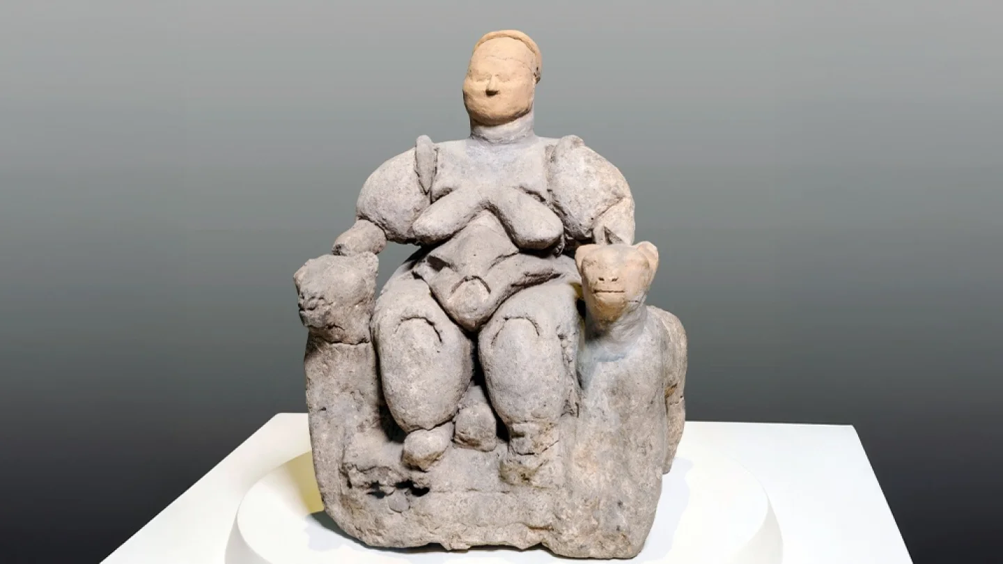 Çatalhöyük/Oturan kadın heykeli/foto:AFP