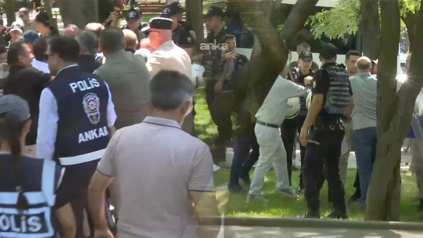 Öğretmenlere polis saldırısı