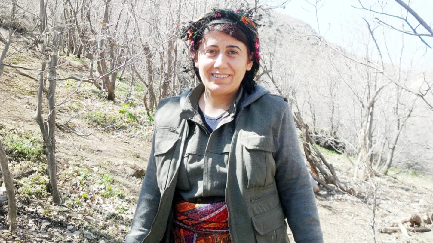 Evîn Faraşîn (Elif Yiğit)