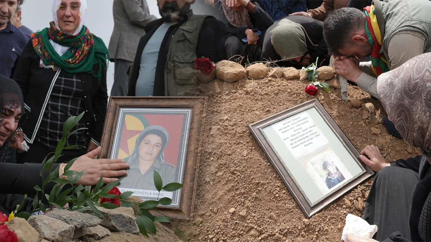Zehra Kısaoğlu (Raperîn) ve Süheyla Kaya (Zîlan) cenaze töreni / foto:AW