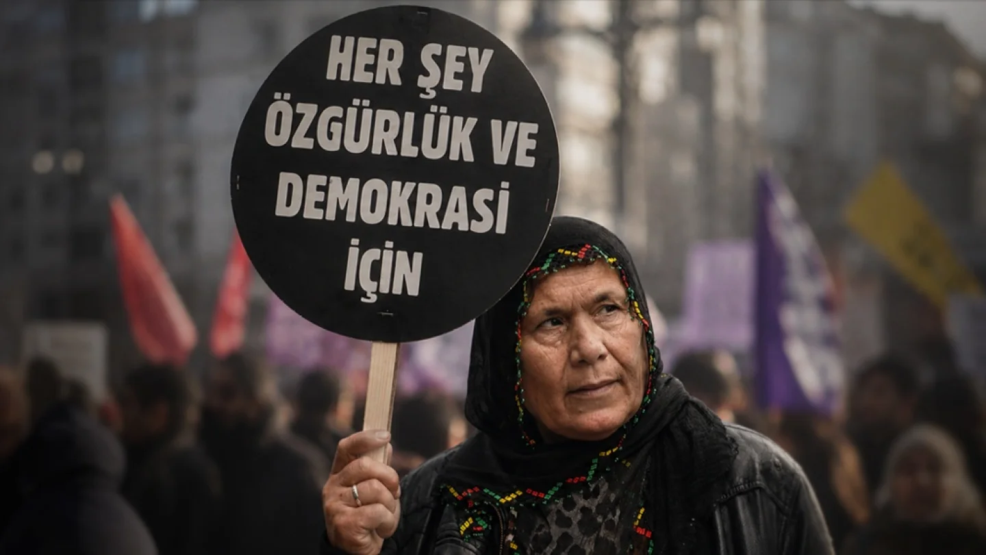 Demokrasi mücadelesi