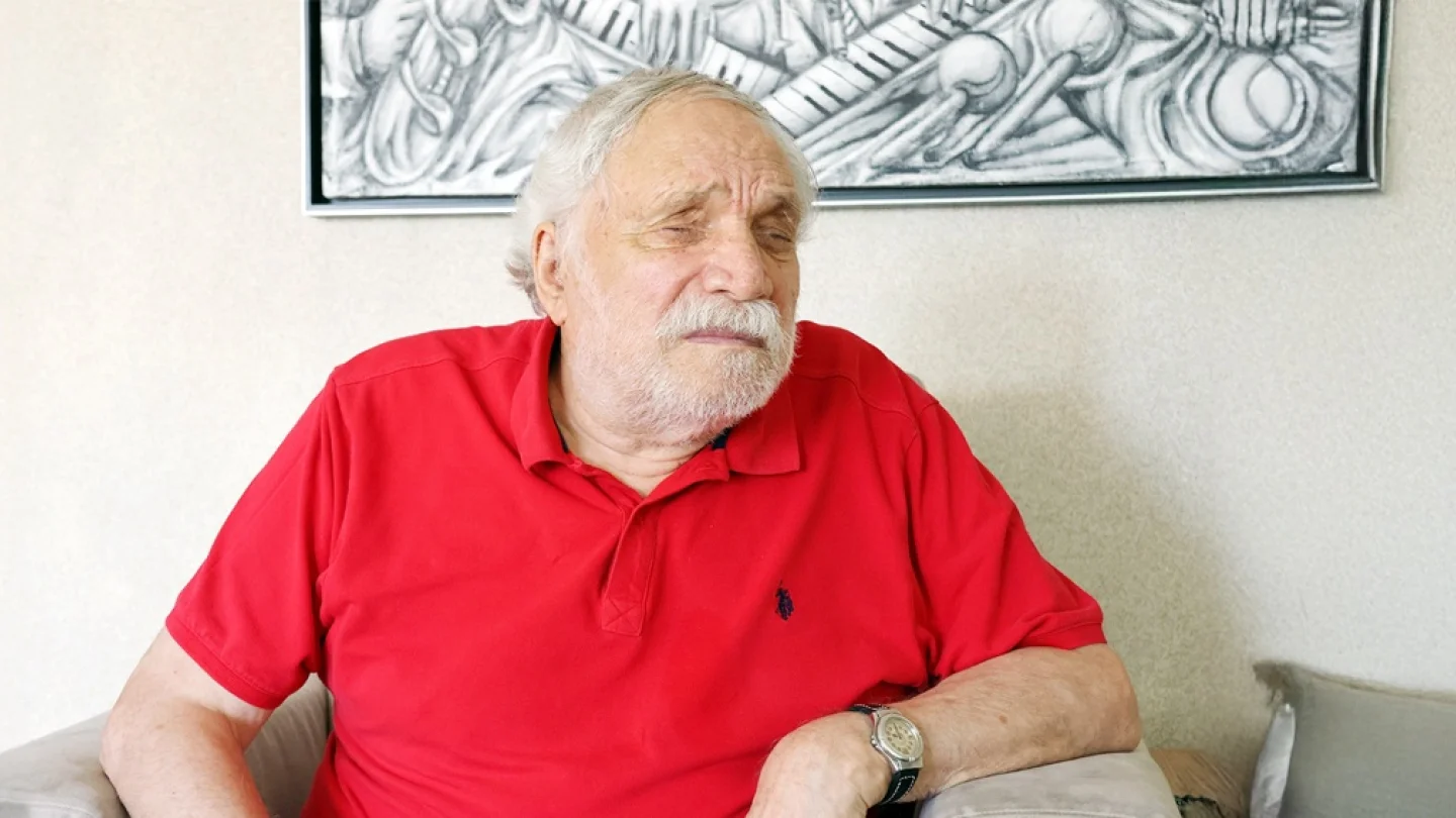 Eşber Yağmurdereli