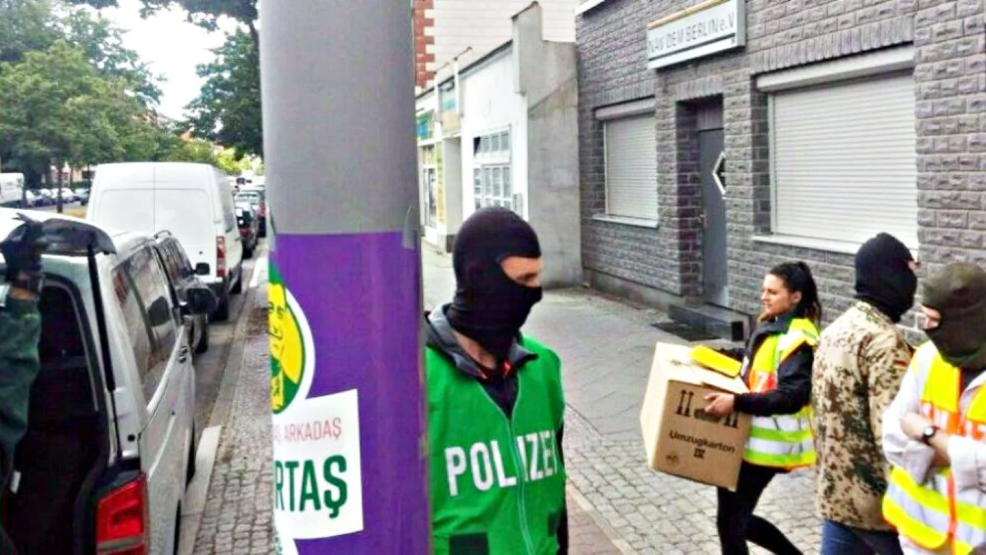 Berlin derneğine polis baskını