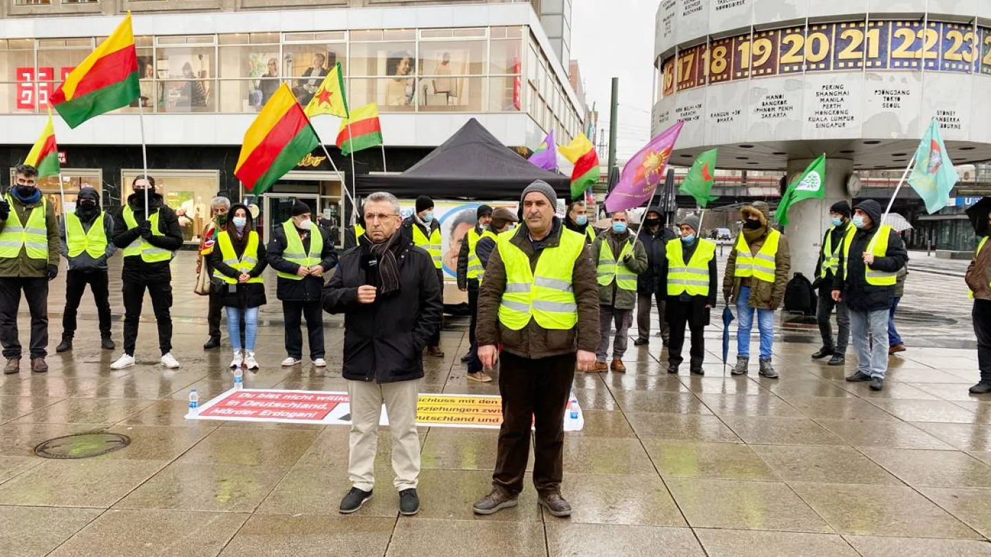 Berlin'de açlık grevleri için oturma eylemi