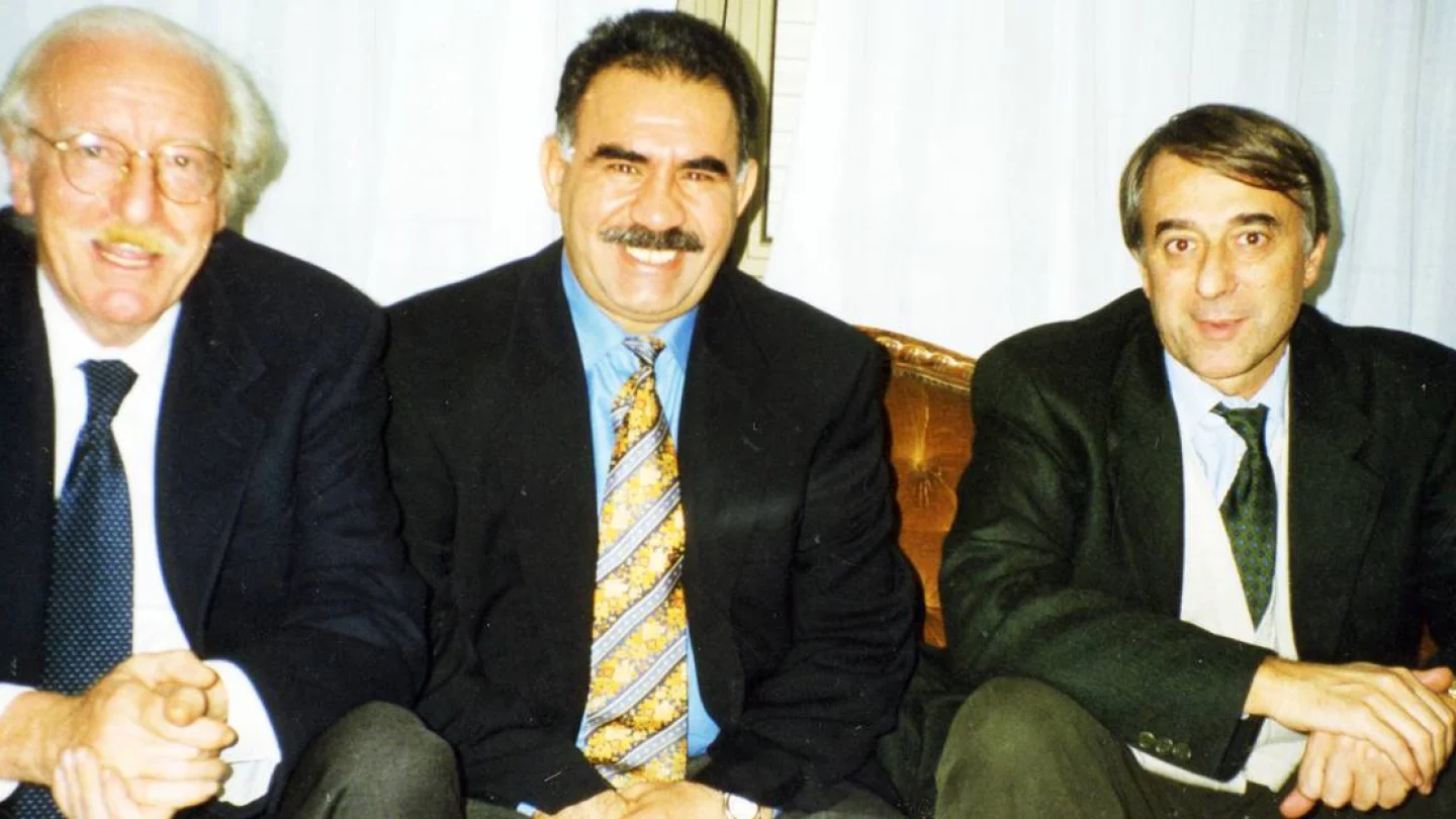 Solda Luigi Saraceni sağda Giuliano Pisapia