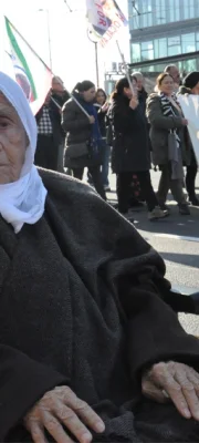 82 yaşında yürüyüşte