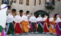 Ji çandekê wêdatir; Govenda Kurdî