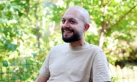 ‘Di eslê xwe de em çîrokbêj in’