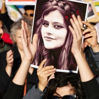 Textê Dîktator Bi Jin Jiyan Azadî Ket!