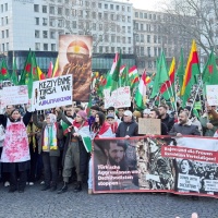 Li hember komkujiyan em bibin dîwarek hevgirtî