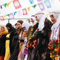 Felsefeya pêşandeneke govendê (2)