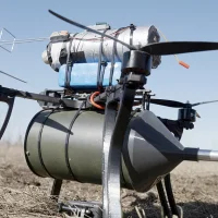 Fiber optik kablolu dronlar