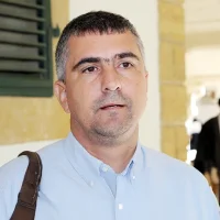 Küresel hesapların ortasında bir küçük ada