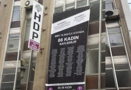 İstanbul Sözleşmesi pankartına da 'yasak' 