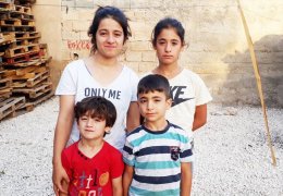 Tutsak anne ve babalarını soruyorlar