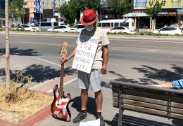 102 müzisyen için bireysel bir eylem