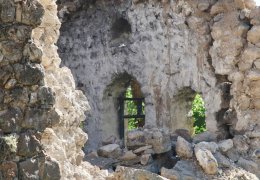 Keldani kilisesi talan edildi