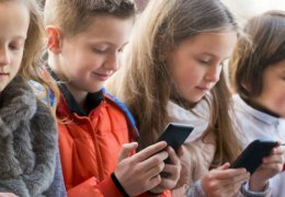 Çocuklarda telefon bağımlılığı arttı