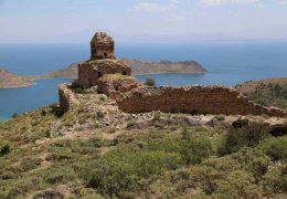 St. Thomas Ermeni Manastırı yok ediliyor