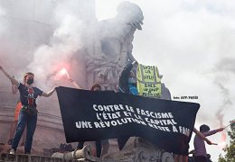 Paris’te özgürlük yürüyüşü