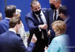 Diktatöre yağlı kemik, haklara örtülü atıf