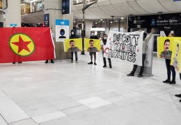 Paris’te gençlerden sivil itaatsizlik eylemi