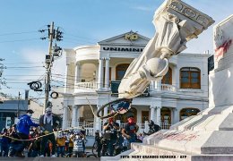 Sömürgeci Kolomb'un heykelini devirdiler