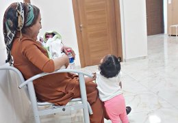 10 günlük bebeğiyle tutuklandı