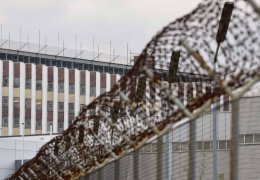 Ters kelepçe, pranga ve cam kafes