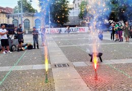 Devrim kutlamaları sürüyor