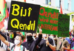 Türk soykırım saldırılarına karşı meydanlara çıktılar