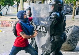 Kolombiya'da binler yine sokaklarda