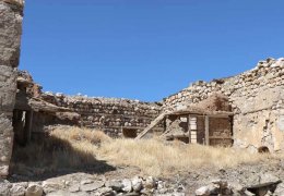 Îvik Dede’nin evi kaderine terk edildi