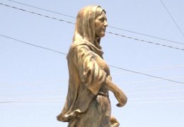 Şengal’e Gulê Ana’nın heykeli dikildi