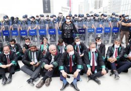 Hiç mi hiç değiştirmeyeceğiz yolumuzu?