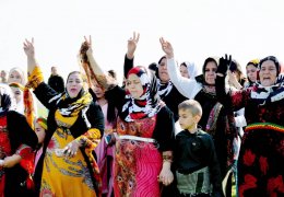 ‘Kumdan düzenler’e yanıt Rojava Kadın Devrimi