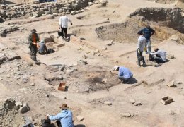 Bin yıllık mezarlar 5500 yıllık evler