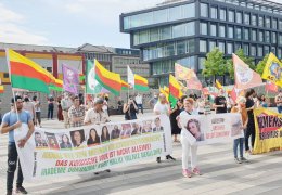 Kürtler dostlarıyla eylemde