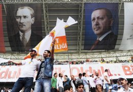 İslamcılık, Türkçülük, ırkçılık