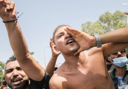 Tunus'da otoriterleşme eleştirisi