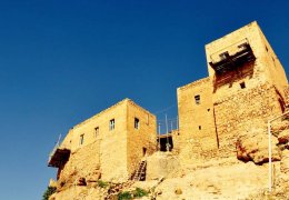 Askerler Bûnisra’yı ateşe verdi