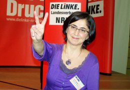 Akbayır, Türkiye'de rehin tutuluyor