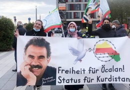 Öcalan için eylemler sürüyor