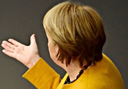 Eski, yeniye devrediyor