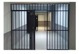 Kadın tutsaklara cinsiyetçi uygulamalar