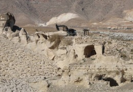 Sular çekildi yıkım başladı