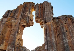Son Ermeni öldü, kilise harabeye döndü