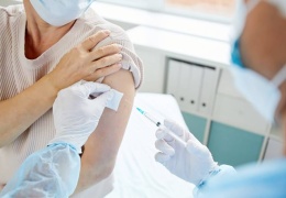 Almanya'da sağlıkçılara aşı zorunluluğu