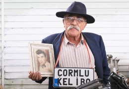 Köy köy dolaşarak antika topluyor