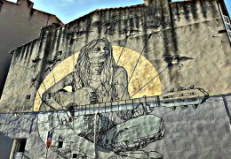 Nûdem Durak Marsilya sokaklarında